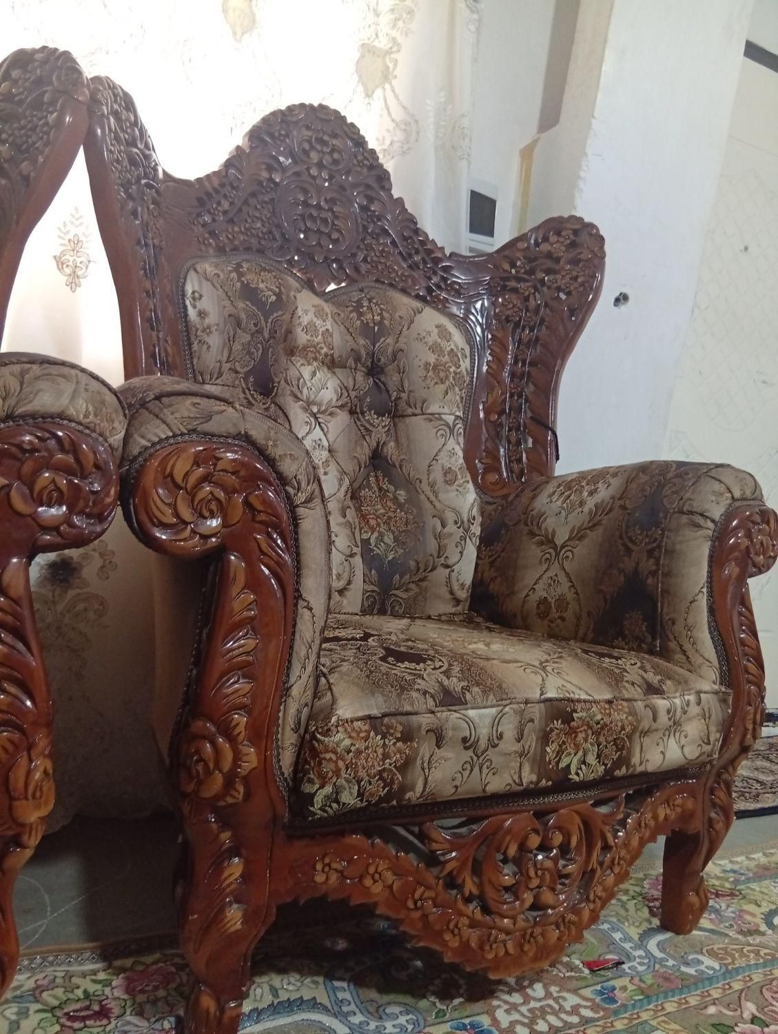 مبل سلطنتی 9نفره|مبلمان خانگی و میز عسلی|هشتگرد, قاسم آباد بزرگ|دیوار