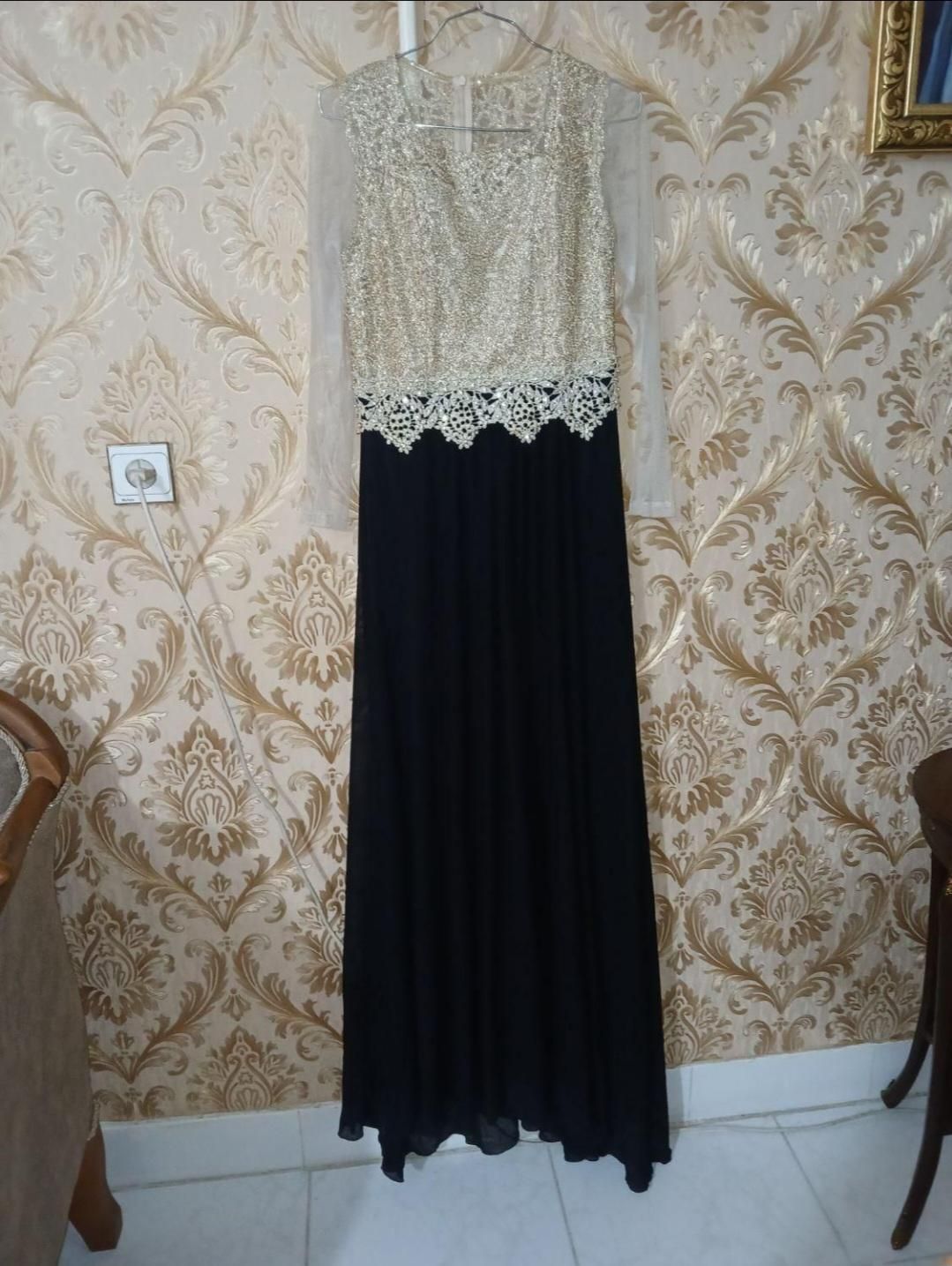 لباس مجلسی|لباس|شاهینشهر, حافظ شمالی|دیوار