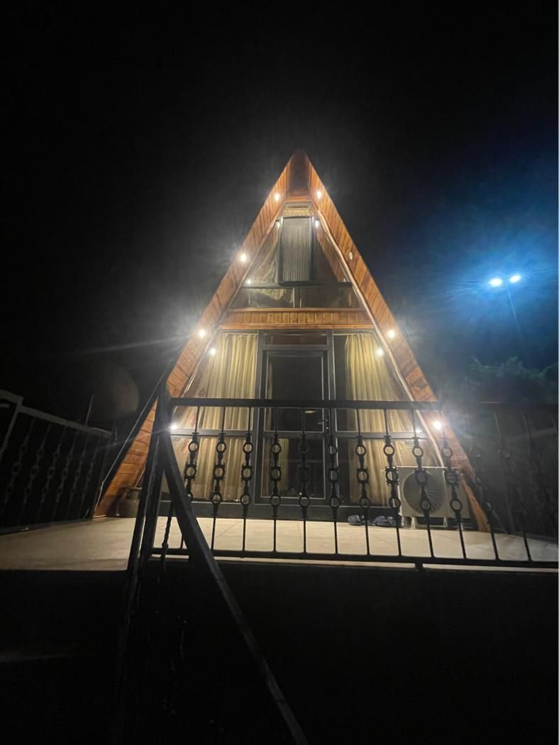 کلبه چوبی سوئیسی جنگلی نمک آبرود|اجارهٔ کوتاه‌مدت ویلا و باغ|چالوس, |دیوار