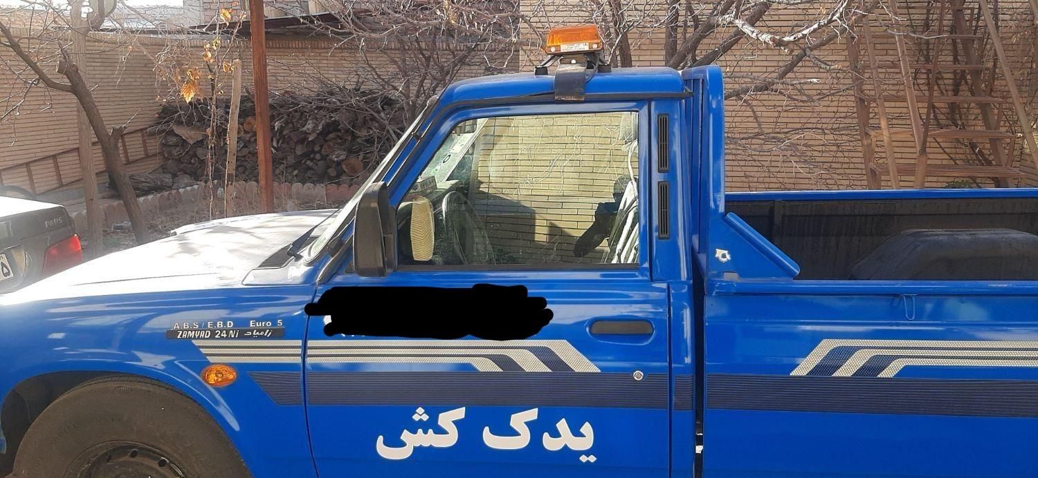 یدک کش چرخ گیر در بافت|خدمات حمل و نقل|بافت, |دیوار