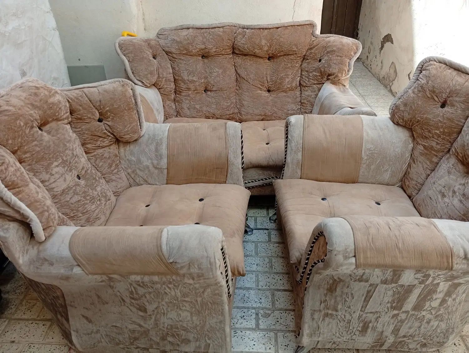مبل ۴نفره کارکرده تمیز|مبلمان خانگی و میز عسلی|مشهد, امیر|دیوار