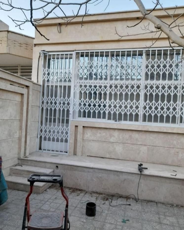 فروش کلی درب آکاردئونی ومحافظ تراس پنجره حفاظ|مصالح و تجهیزات ساختمان|مشهد, سرافرازان|دیوار