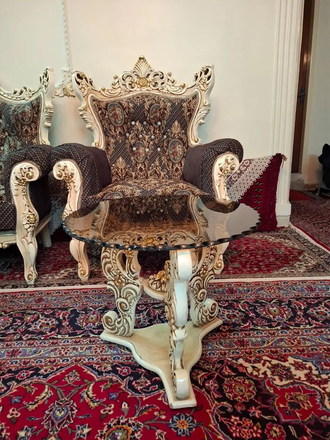 مبلمان سلطنتی ۱۰نفره با ۲تا جلومبلی و۲تاعسلی|مبلمان خانگی و میز عسلی|تهران, آبشار|دیوار