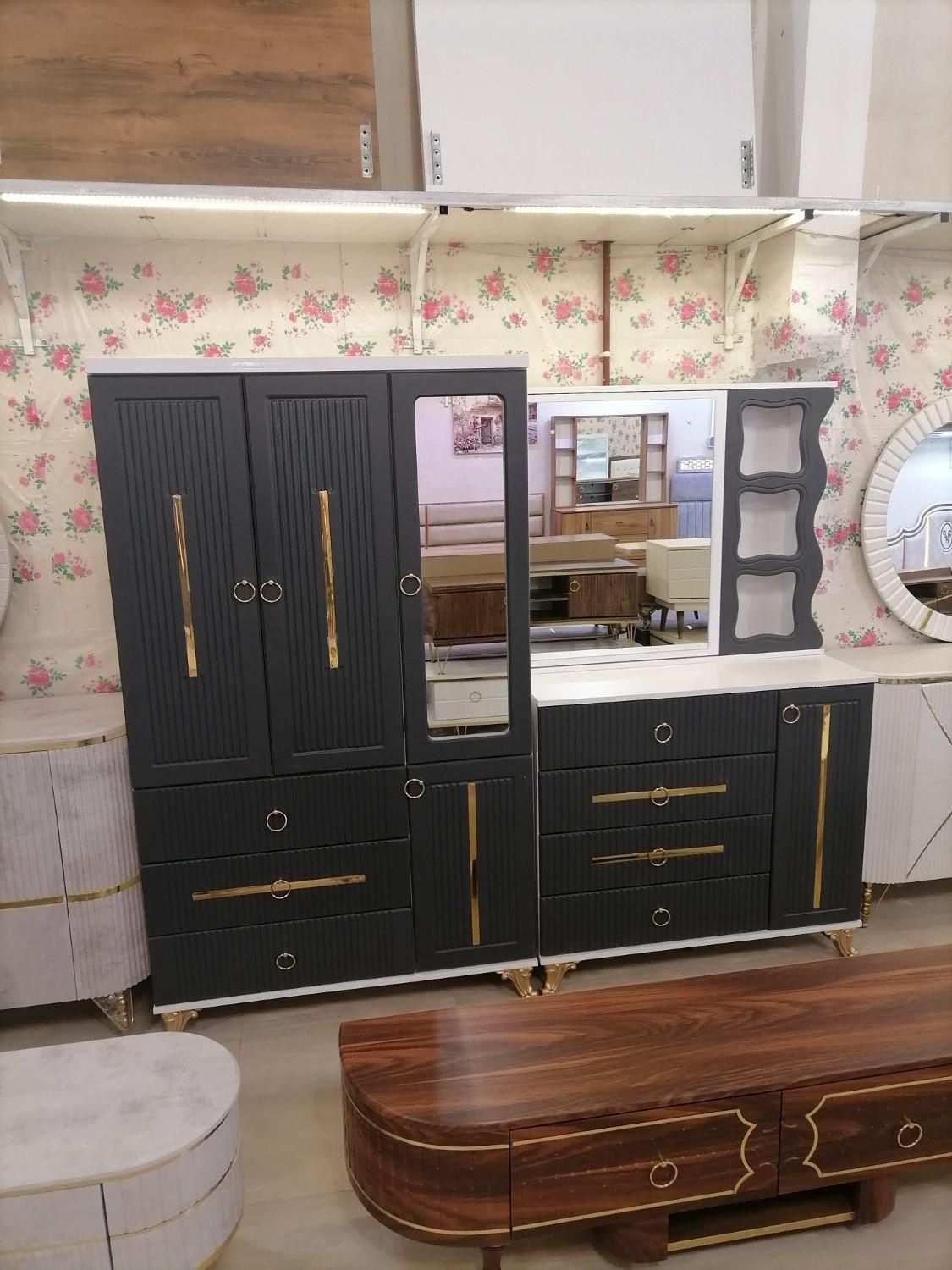 ‌کمد و میز آرایش شرکتی با ضمانت|جاکفشی، کمد، دراور|همدان, |دیوار