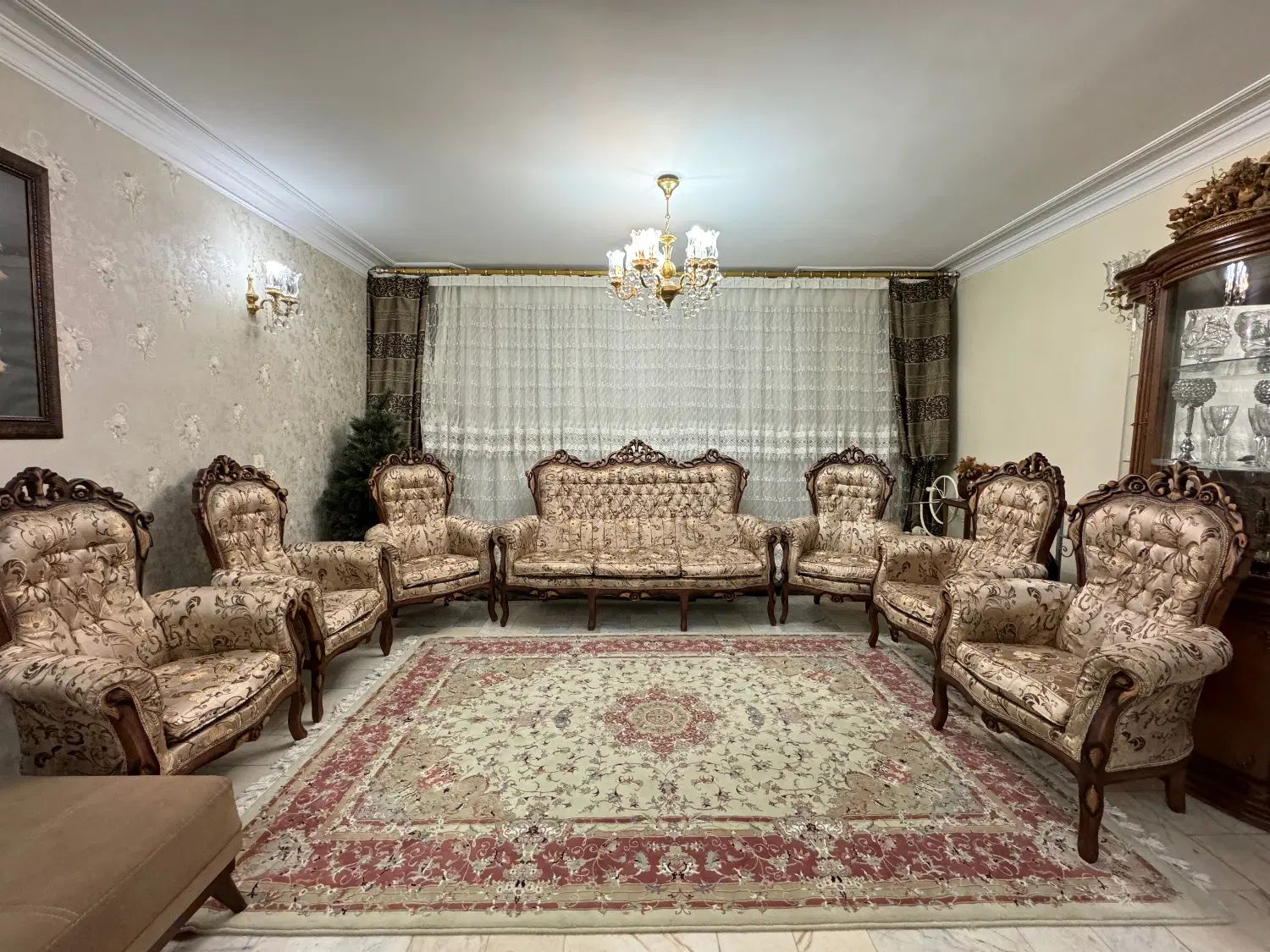 مبلمان کلاسیک ۹ نفره-مبل کاملا سالم و تمیز|مبلمان خانگی و میز عسلی|تهران, مخصوص|دیوار