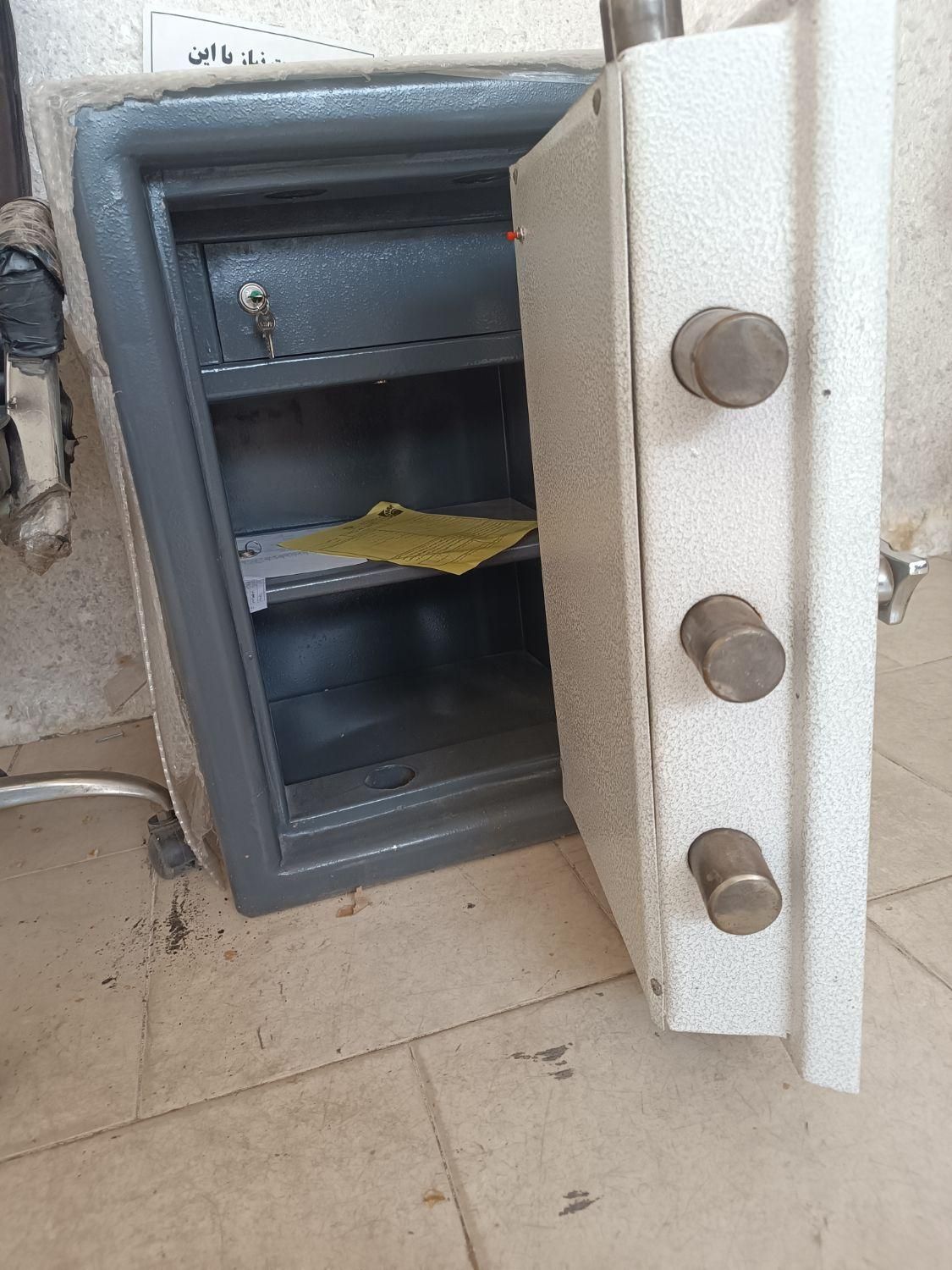 گاوصندق گنجینه 350k|ابزارآلات|یزد, |دیوار