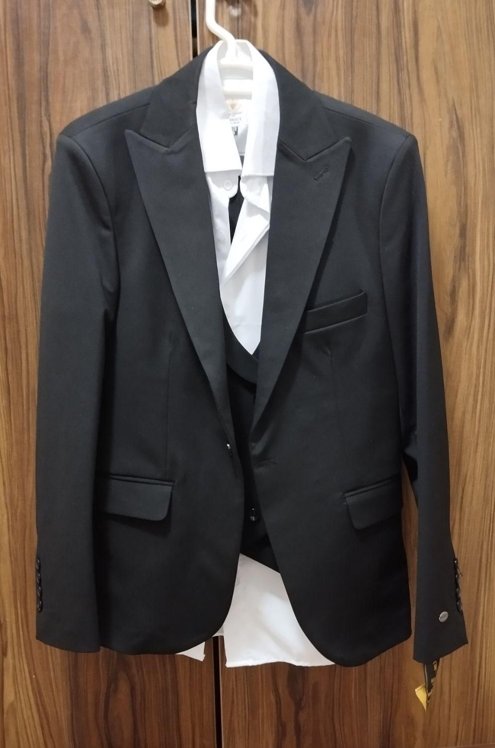 کت و شلوار به همراه جلیقه و پیراهن سفید|لباس|نظرآباد, رسالت|دیوار