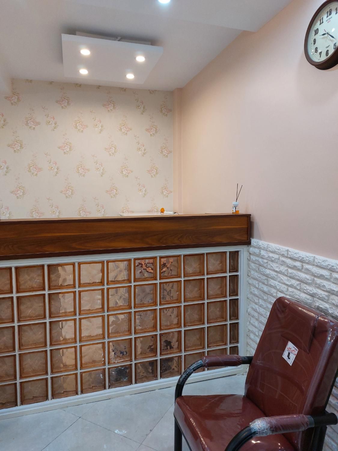 دستیار دندانپزشکی شیفت عصر|استخدام درمانی، زیبایی، بهداشتی|تهران, خاک سفید|دیوار