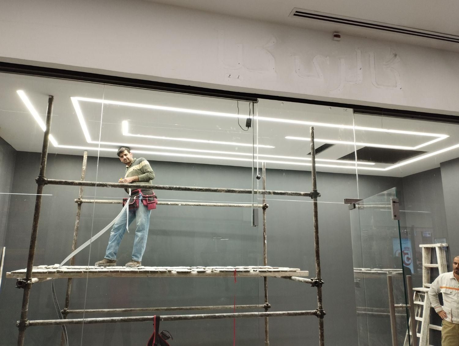 برق برقکش برقکار برق کش برق کاری|خدمات پیشه و مهارت|بروجرد, |دیوار