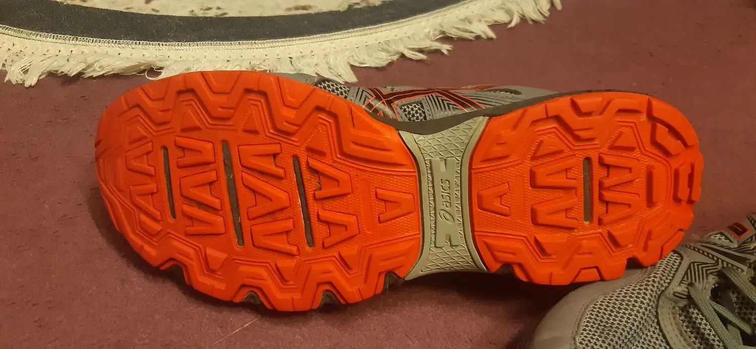 کتانی اصل برند asics|کیف، کفش، کمربند|کرج, برغان|دیوار