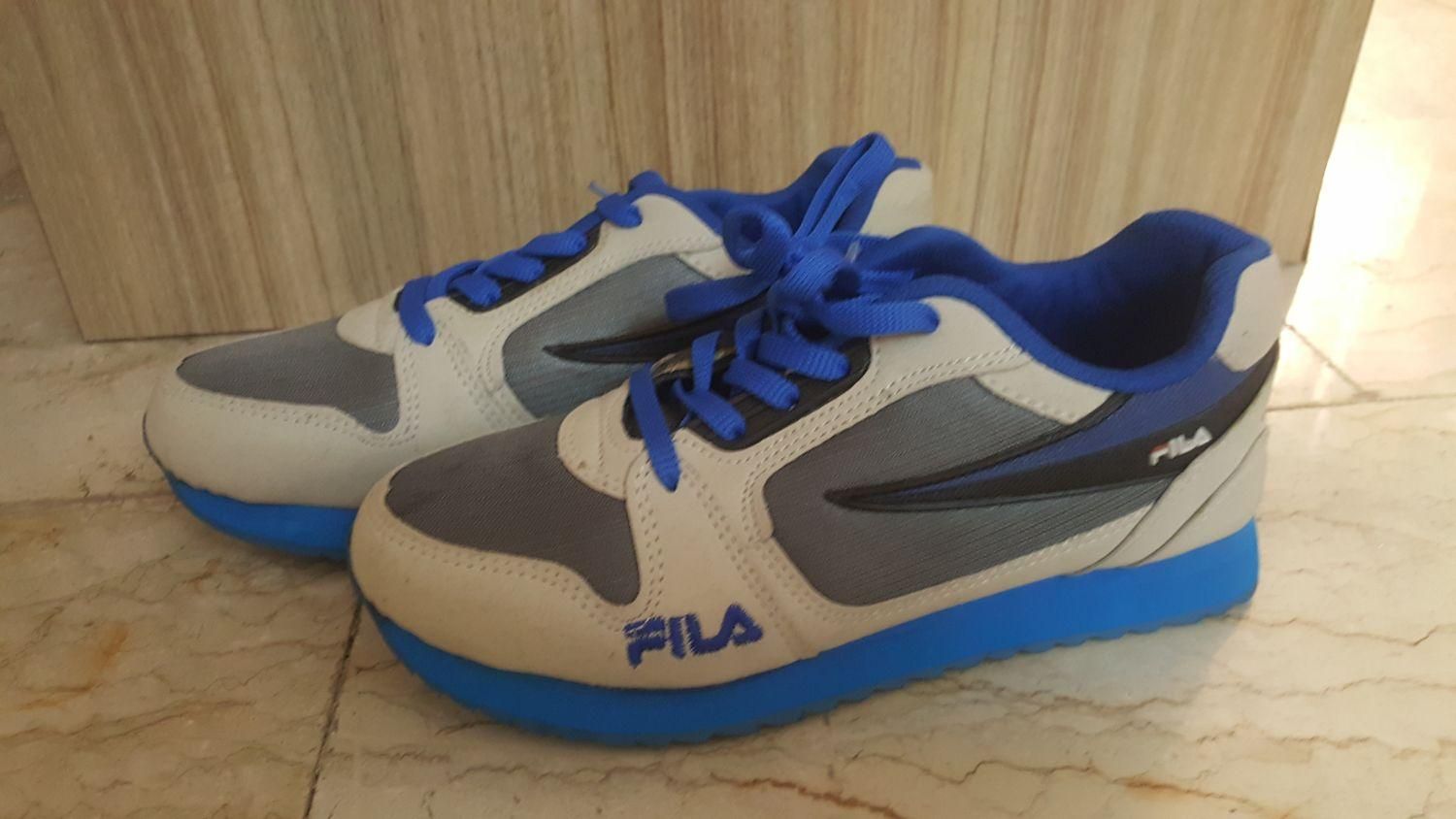 کتونی|کیف، کفش، کمربند|ری, دیلمان|دیوار