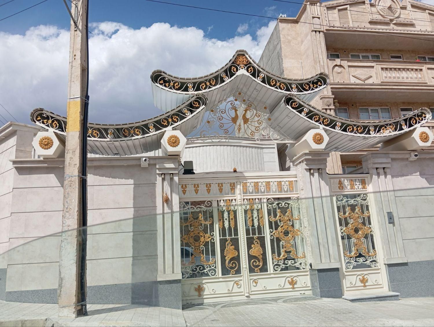 درب های لوکس ونرده و والپست و سایه بان معلق|مصالح و تجهیزات ساختمان|اهر, |دیوار