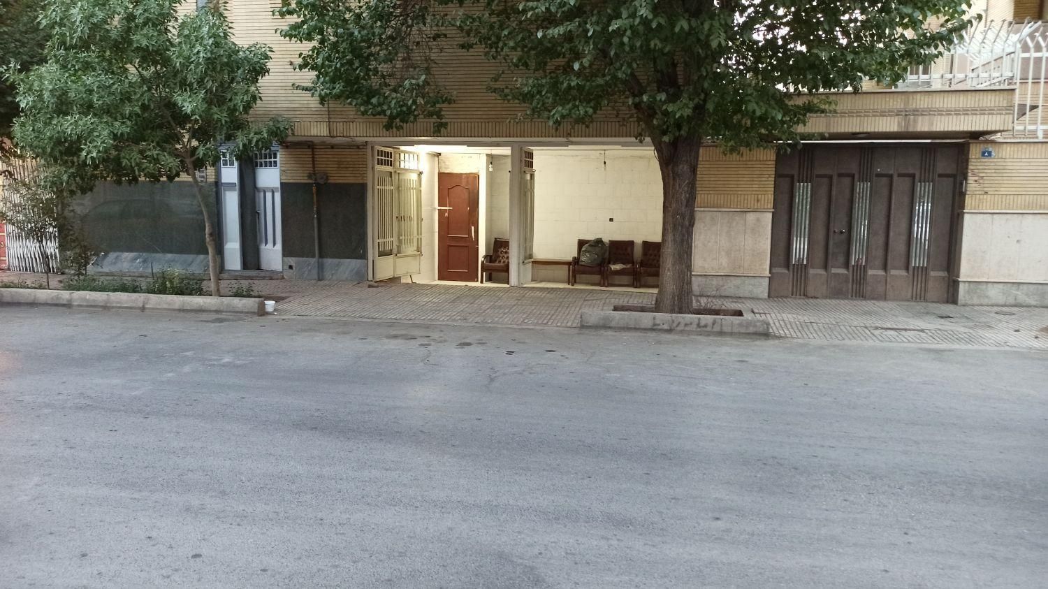 دو مغازه 27 و 18 متری نبش چهارراه فوری|اجارهٔ مغازه و غرفه|اصفهان, بهاران|دیوار