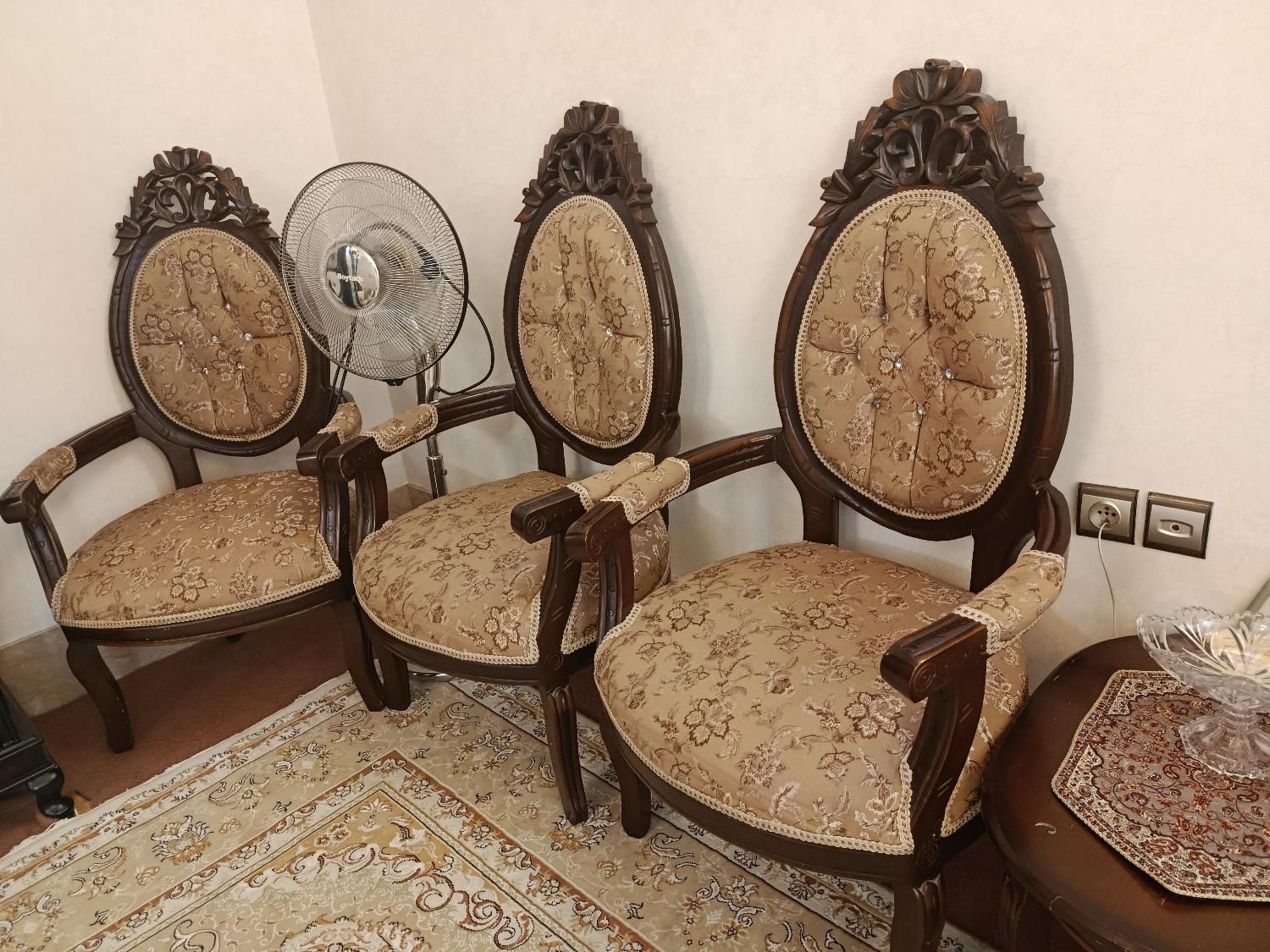 مبلمان ۹ نفره|مبلمان خانگی و میز عسلی|قم, کیوانفر|دیوار