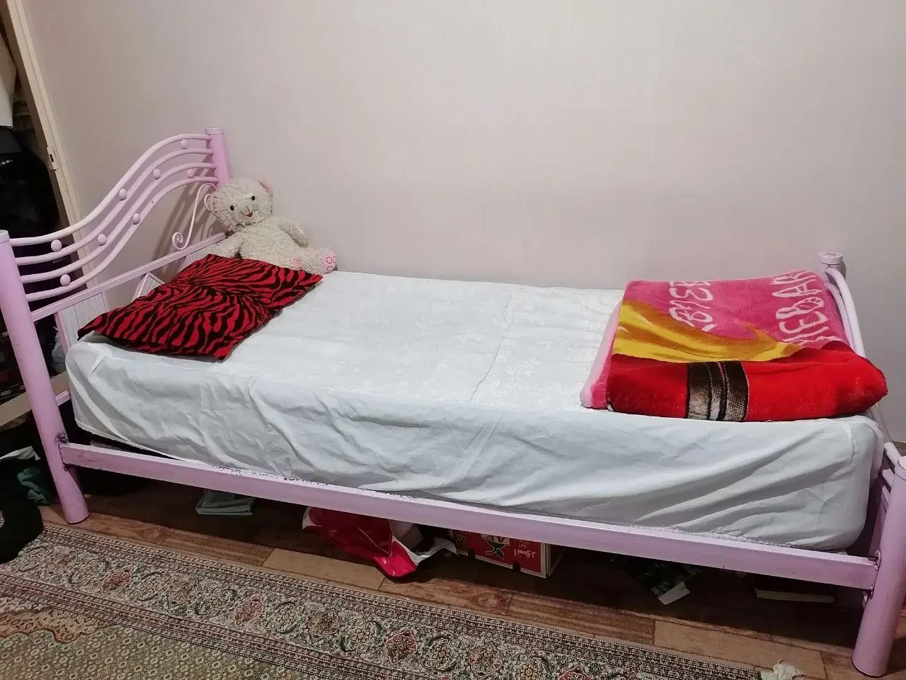 تخت فلزی تک نفره|تخت و سرویس خواب|مشهد, فرهنگیان (شهرک غرب)|دیوار