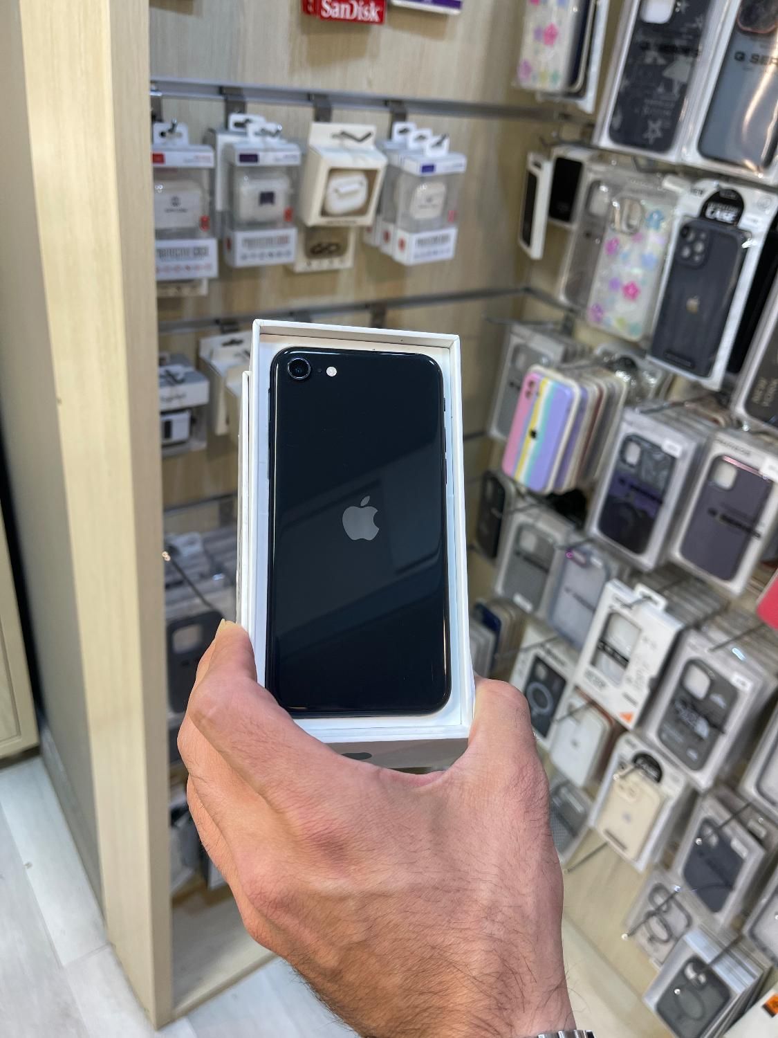 آیفون اس ای ۲۰۲۰ در حد نو iPhone SE 2020 64 gig|موبایل|تهران, گیشا|دیوار