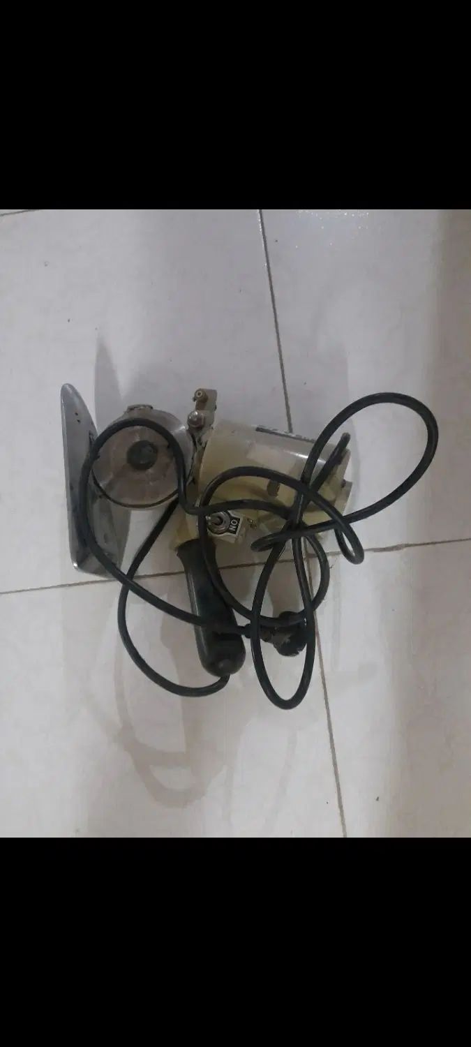 یک عددقیچی برقی سالم|لوازم خیاطی و بافتنی|اصفهان, عسگریه|دیوار