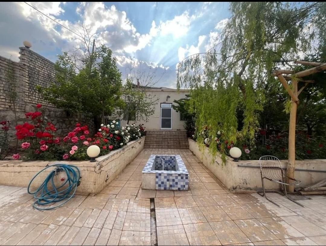 ویلای دربست بهشت گلها|اجارهٔ کوتاه‌مدت ویلا و باغ|قمصر, |دیوار