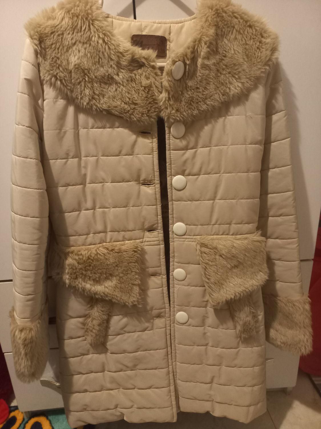 پالتو|لباس|پیشوا, |دیوار