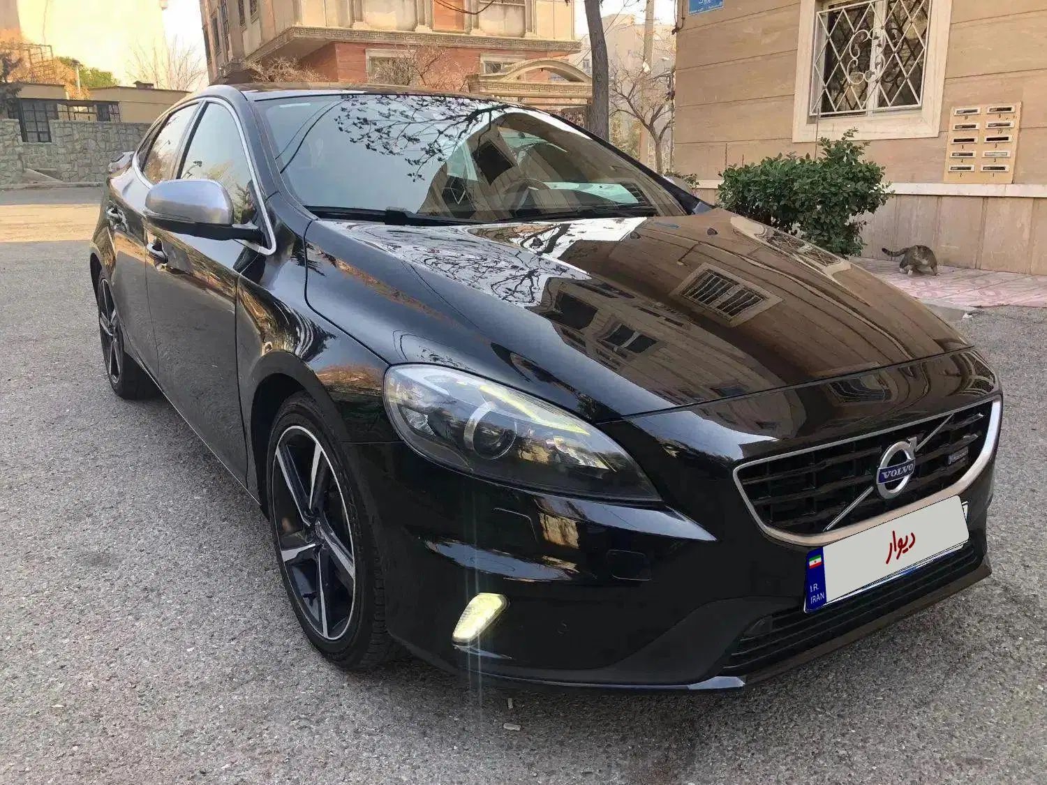خودرو Volvo V40 آر دیزاین پلاس فول|خودرو سواری و وانت|تهران, قلهک|دیوار