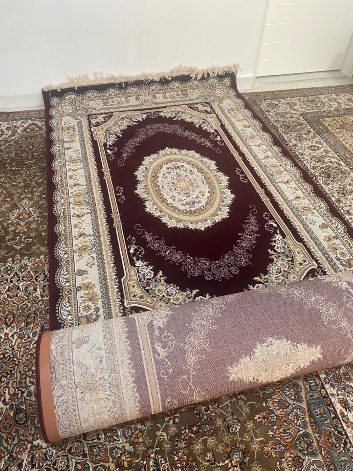 فرش ماشینی زمینه زرشکی عرض 1.5 متر و طول 5 متر|فرش|تهران, سردارجنگل|دیوار