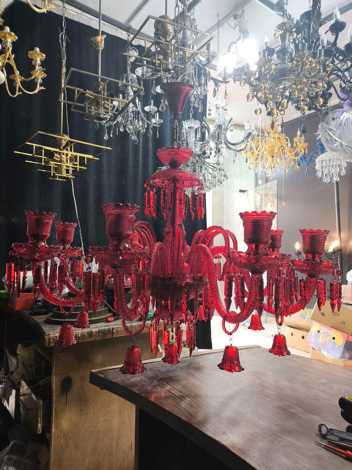 لوستر کریستالی قرمز رنگ سایز بزرگ|لوستر و چراغ آویز|اصفهان, بیدآباد|دیوار