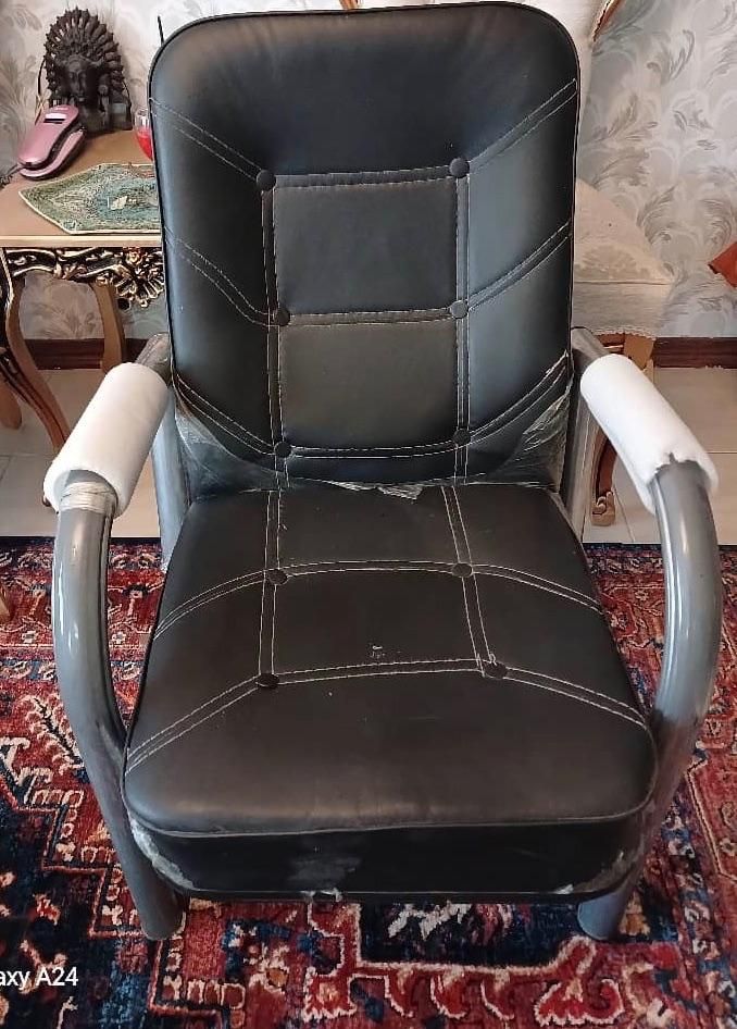 صندلی انتظار|دفتر کار|شهریار, کرد امیر|دیوار