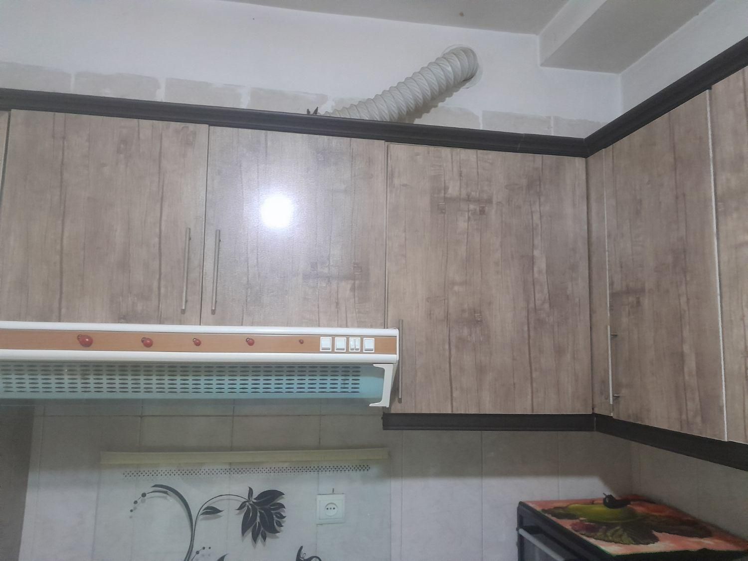 کابینت کارکرده به همراه هود فروخته میشود|کتابخانه، شلف، قفسه‌های دیواری|تهران, باغ فیض|دیوار
