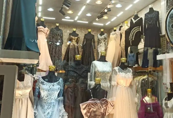استخدام فروشنده خانم شیفت عصر(مزون لباس مجلسی)|استخدام بازاریابی و فروش|مشهد, گلشور|دیوار