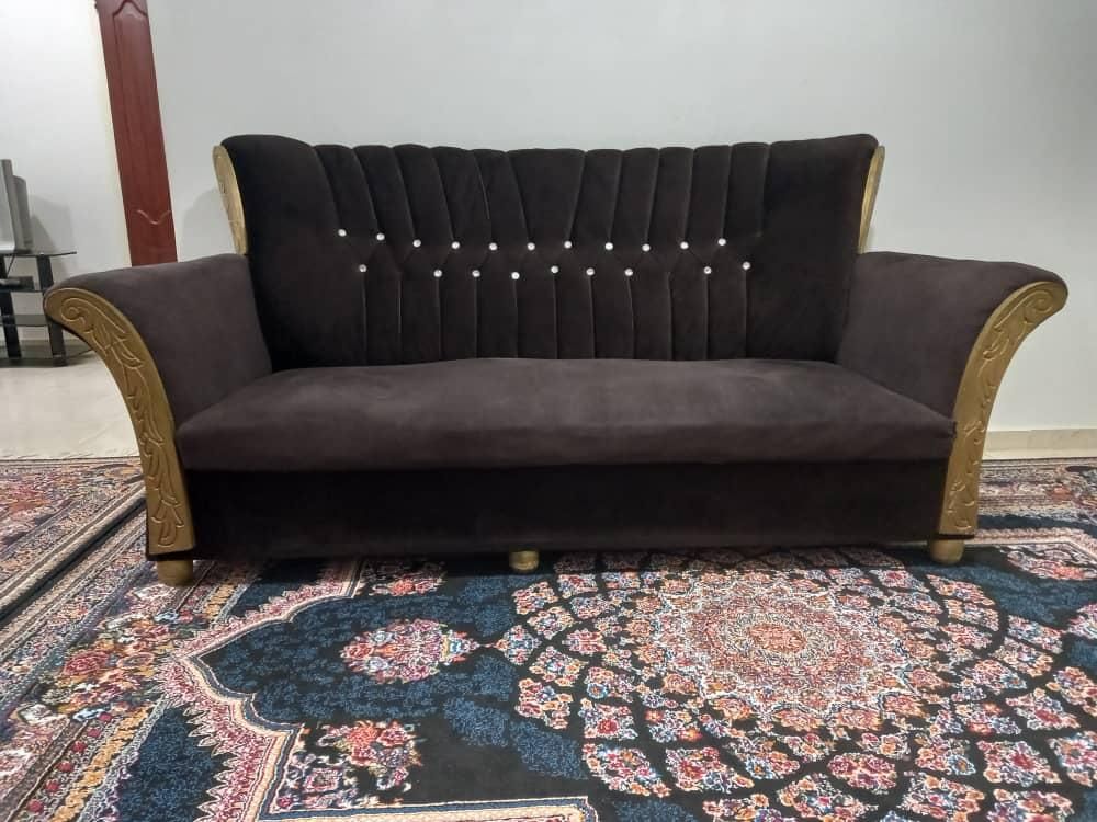 مبل سه نفره|مبلمان خانگی و میز عسلی|رشت, حومه رشت|دیوار