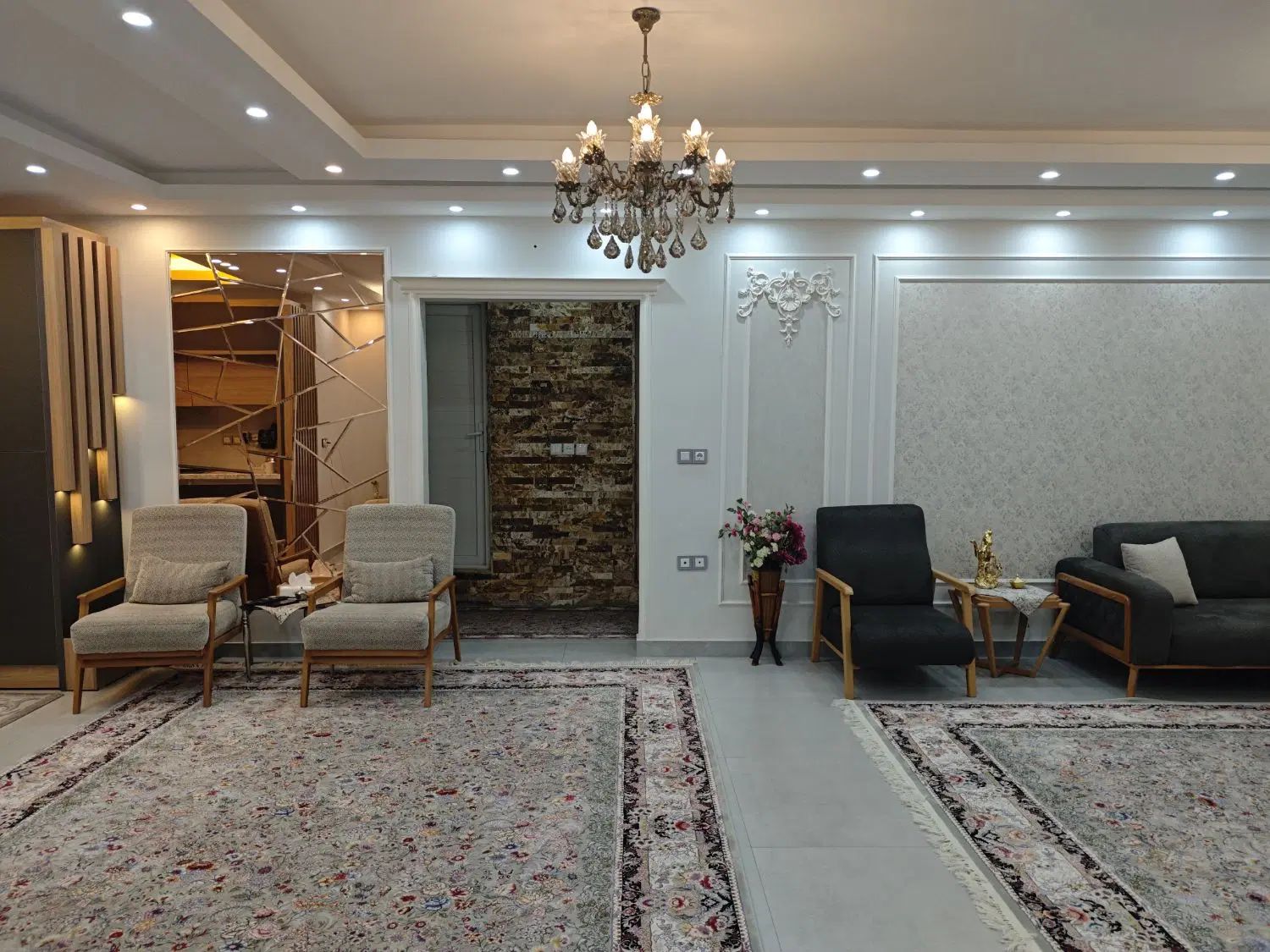 فروش آپارتمان ممکو ۳خواب طبقه بالا لاکچری|فروش آپارتمان|چمران, |دیوار