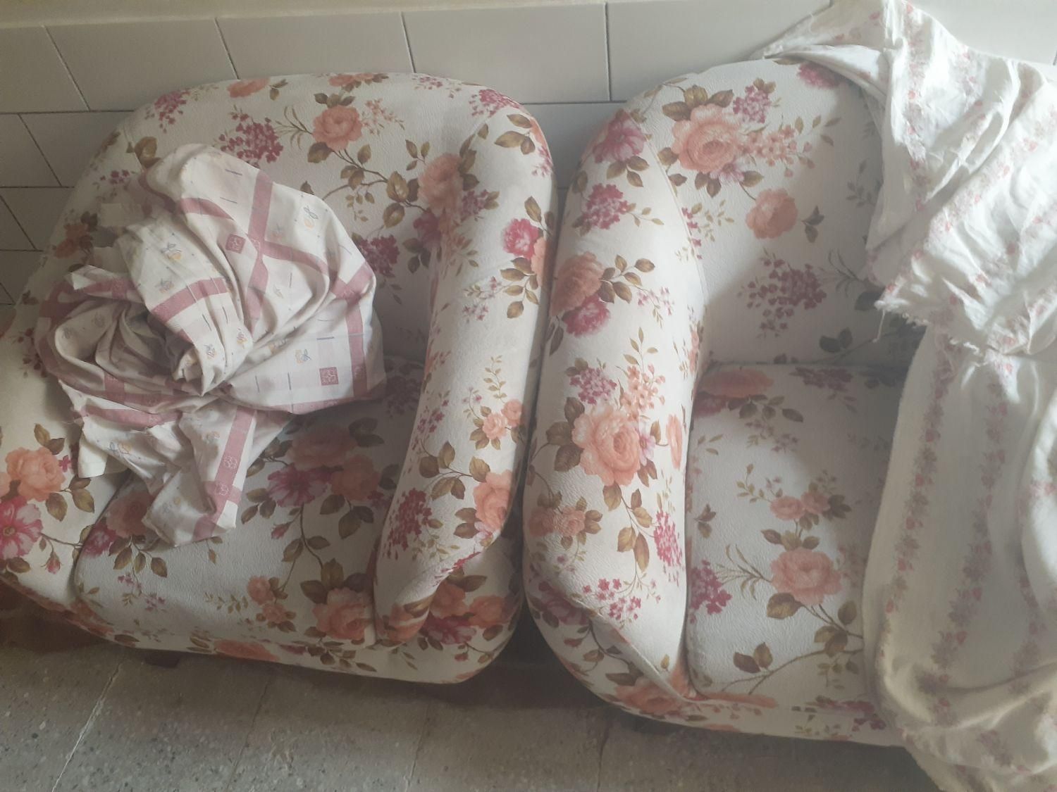 مبل راحتی دوتا ۱ نفره سالم و نو|مبلمان خانگی و میز عسلی|بروجن, |دیوار