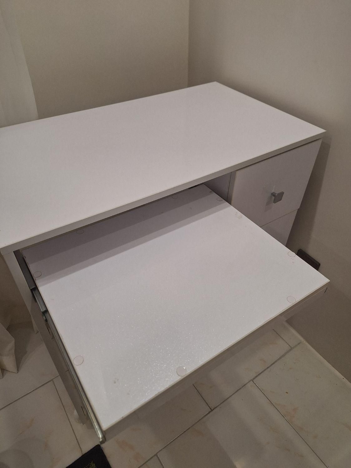 میز کامپیوتر یا تحریر|میز تحریر و کامپیوتر|پردیس, فاز ۱۱|دیوار