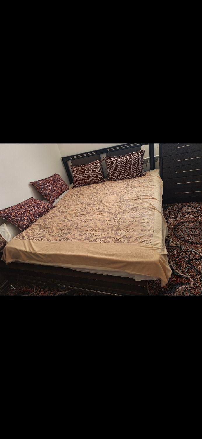 تخت خواب دونفره مدل زیبا و تمیز|تخت و سرویس خواب|بروجرد, |دیوار
