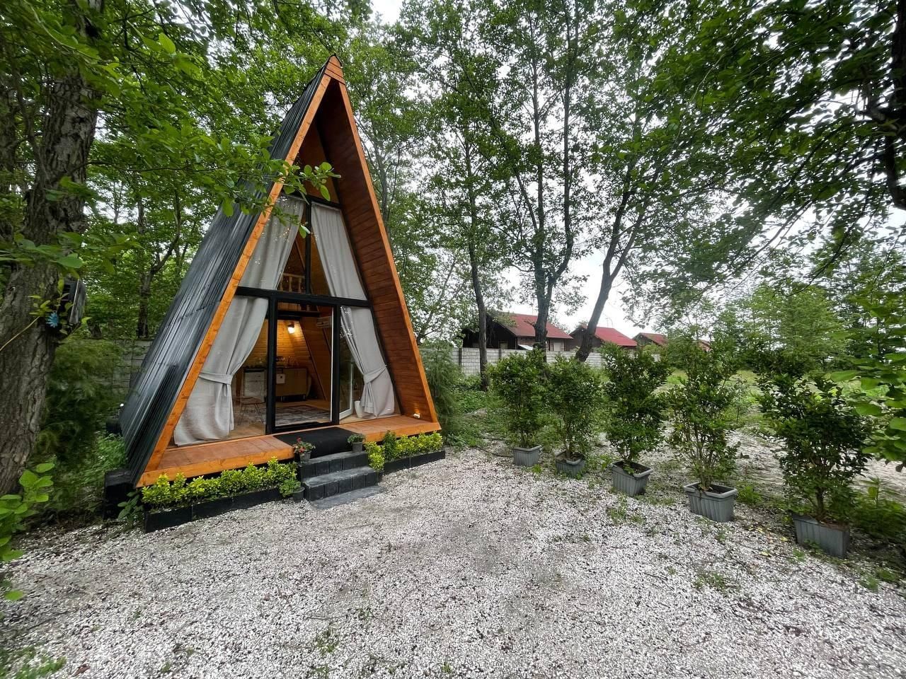 اجاره کلبه چوبی وارش در ساحل زیبای رامسر|اجارهٔ کوتاه‌مدت ویلا و باغ|رامسر, |دیوار