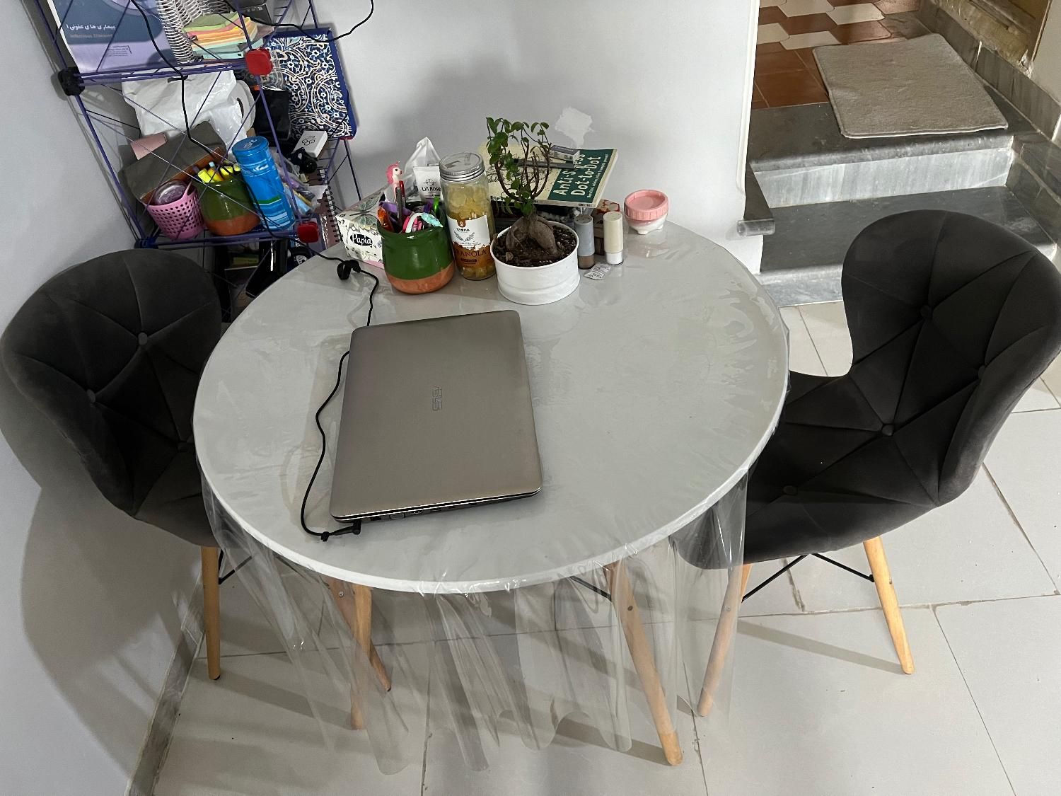 میز سفید و میز مشکی|میز و صندلی غذاخوری|ساری, |دیوار