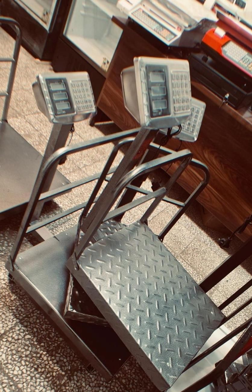 فروشگاه ترازو ۱۸۰ و ۳۵۰ کیلویی (تاشو ۶ رقم) باسکول|فروشگاه و مغازه|اصفهان, خواجه عمید|دیوار