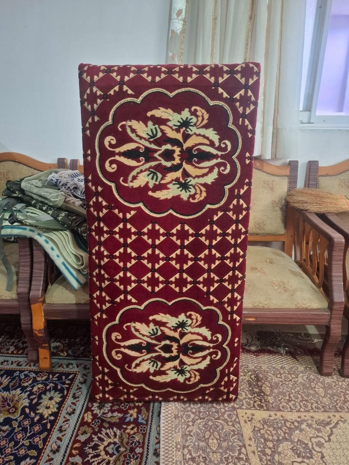حدود ۸ عدد پشتی قدیمی دونه ای ۳۵۰|پشتی|بابل, |دیوار