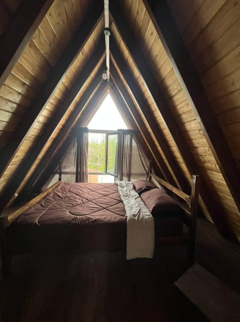 کلبه رویایی سوئیسی استخردار|اجارهٔ کوتاهمدت ویلا و باغ|چالوس, |دیوار