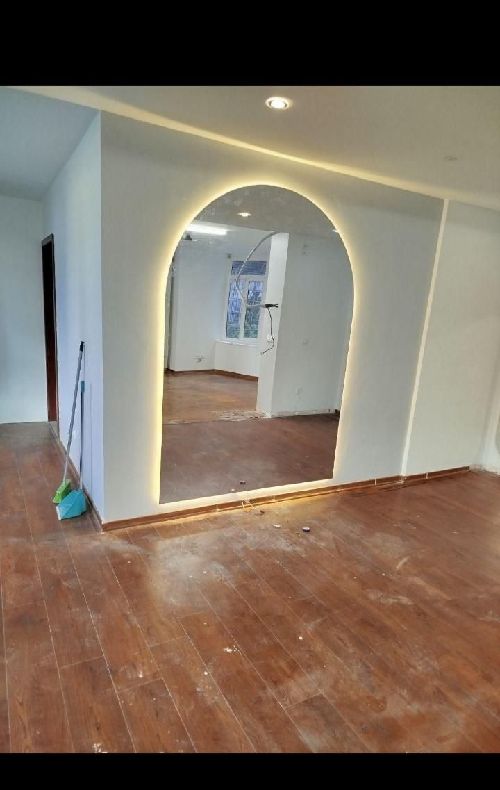 آینه ارغوانی|آینه|بروجرد, |دیوار