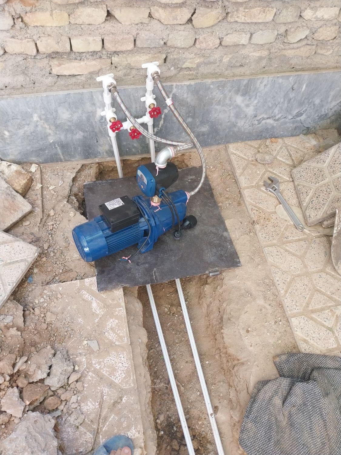 نصب شیرالات.توالت فرنگی.پمپ اب.لوله کشی روشویی.|خدمات پیشه و مهارت|تبریز, |دیوار