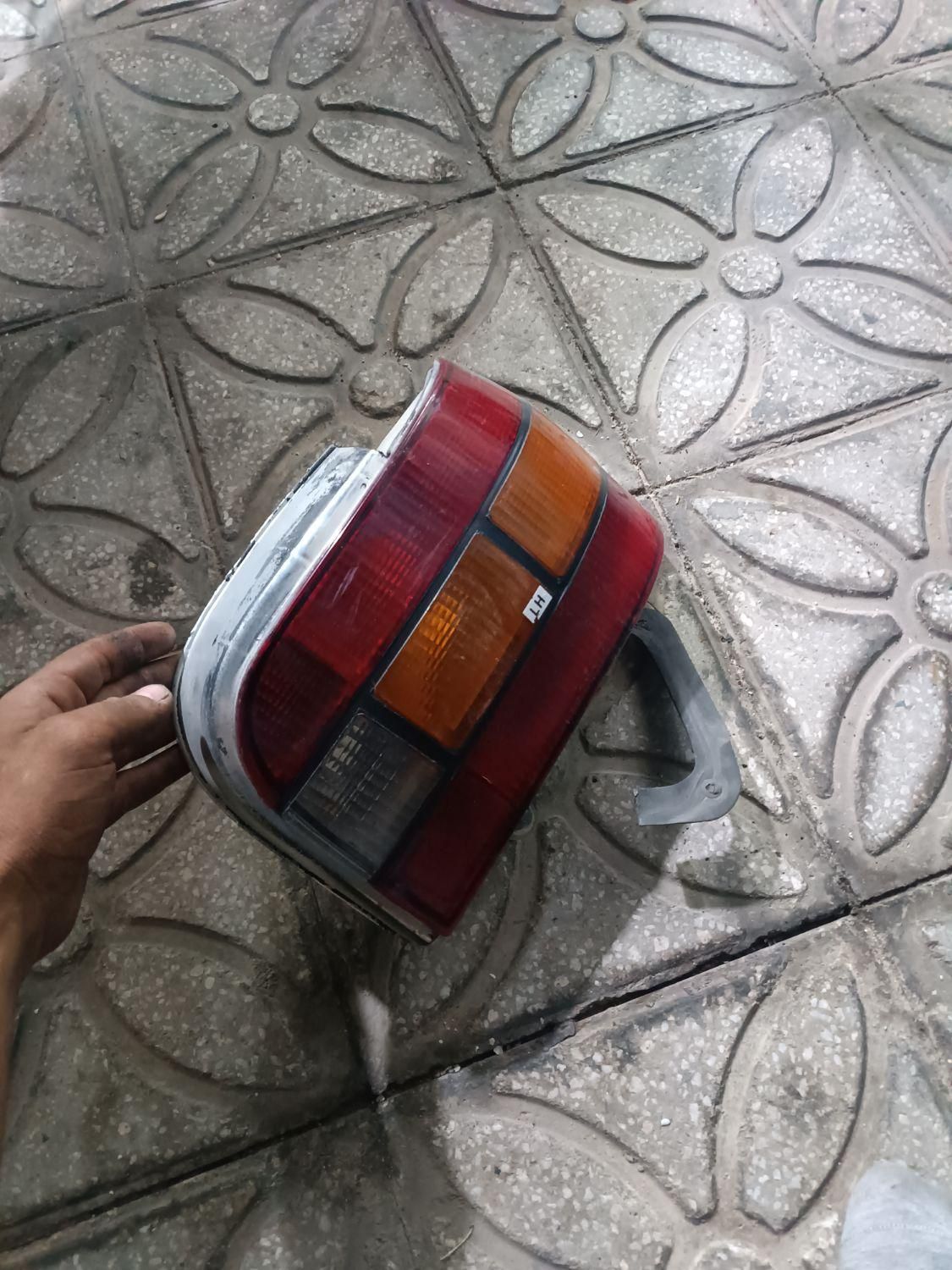 چراغ عقب کره ای صندق دار|قطعات یدکی و لوازم جانبی|یزد, |دیوار