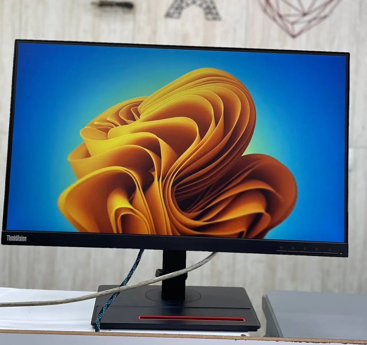 مانیتور ۲۴ اینچ LENOVO فریم لس بسیار شیک و خاص|قطعات و لوازم جانبی رایانه|اندیشه, اندیشه فاز ۱|دیوار
