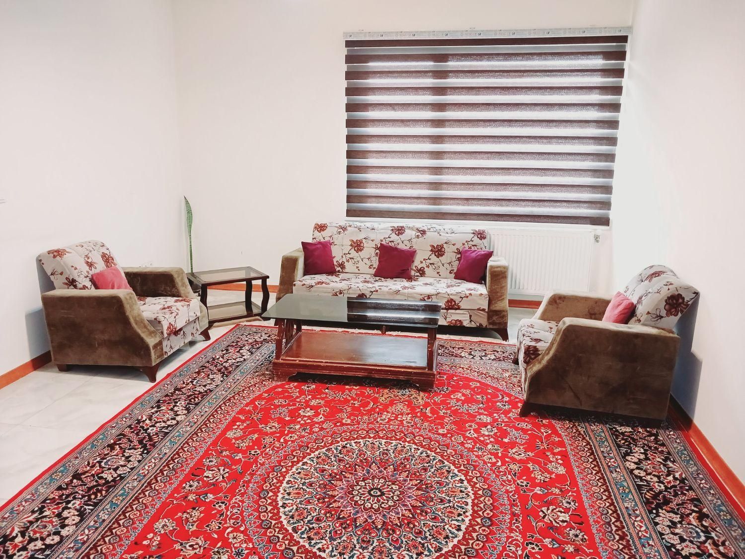 آپارتمان مبله شیک صدرا پارکینگ دار|اجارهٔ کوتاه‌مدت آپارتمان و سوئیت|شیراز, شهرک گلستان|دیوار