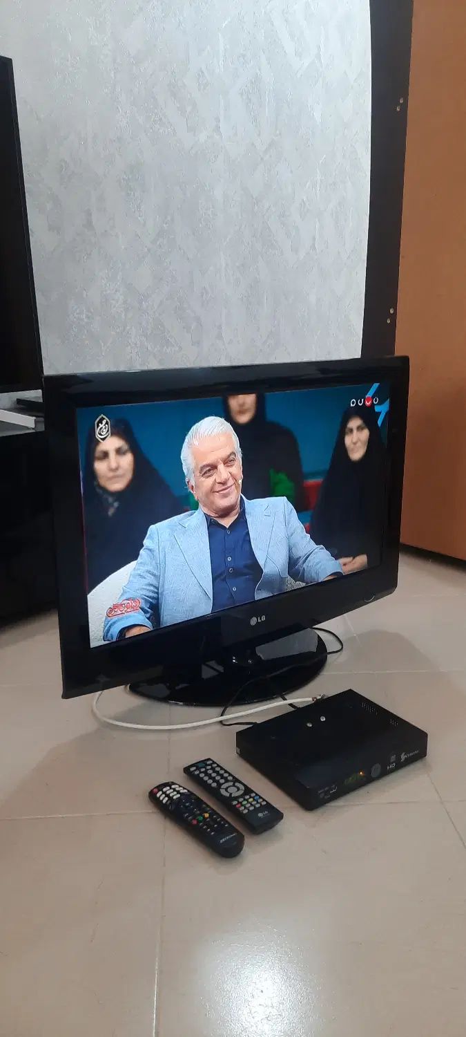 تلویزیون LCD ال جی  ۳۲ اینچ و دستگاه دیجیتال|تلویزیون و پروژکتور|تهران, نیروی هوایی (پیروزی)|دیوار