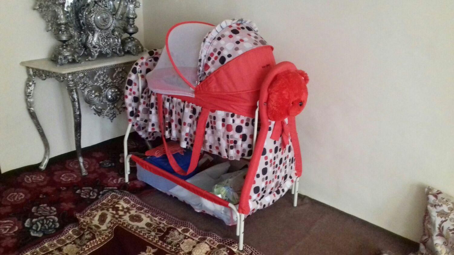 گهواره رنگ قرمز|تخت و صندلی بچه|تبریز, |دیوار