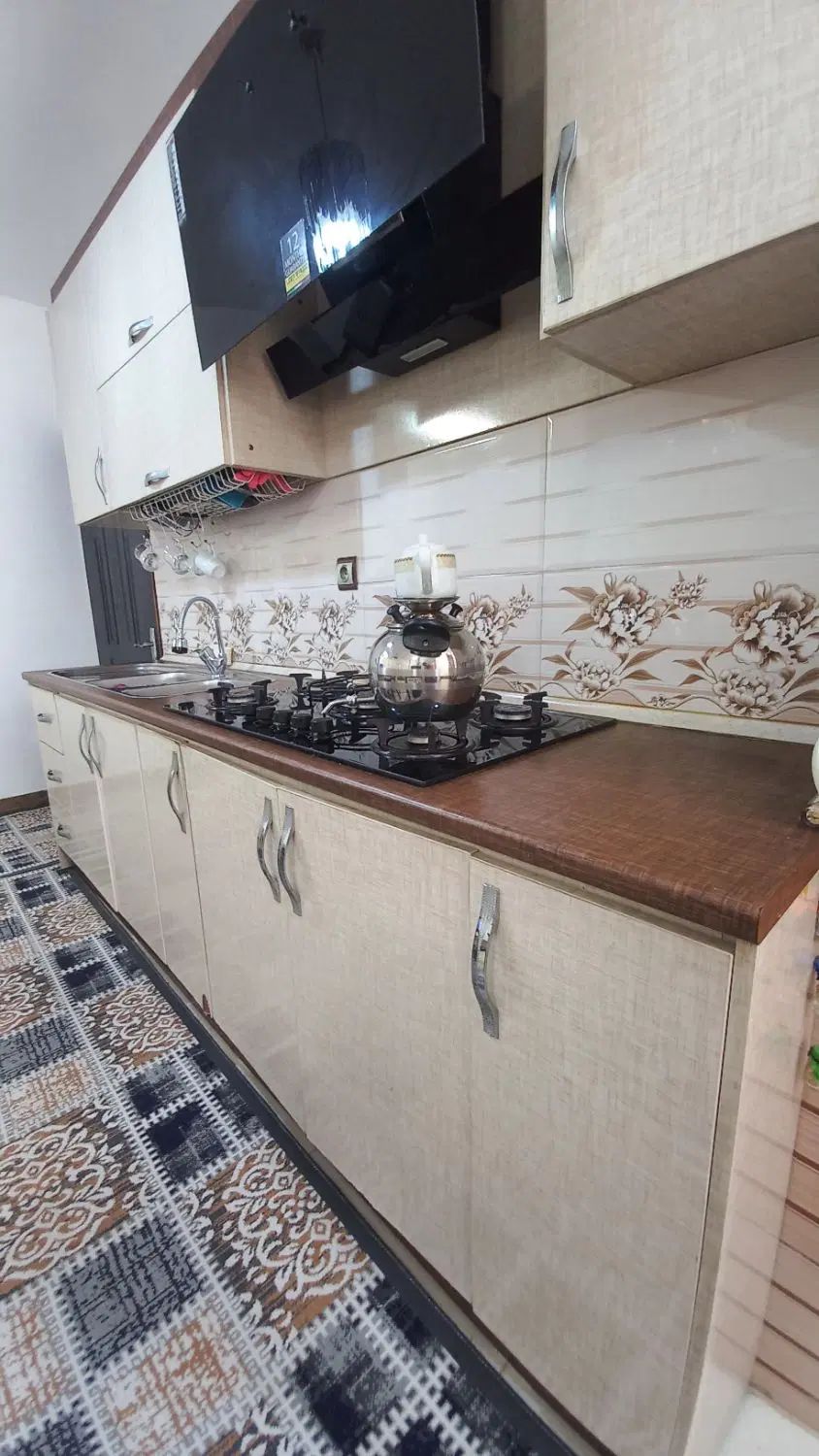 کابینت کارکردباسینک،شیرآلات سالم،هود،گاز صفحه ایی|مصالح و تجهیزات ساختمان|رشت, استقامت ۲|دیوار