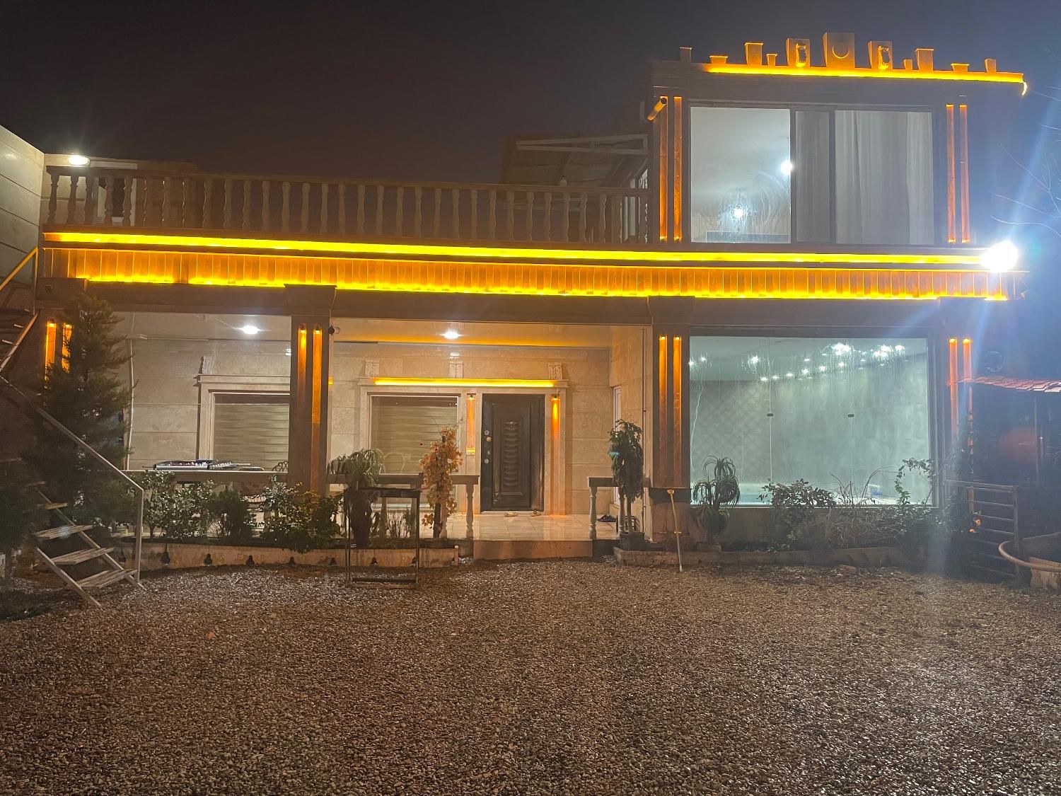 ویلا دوبلکس با استخر آبگرم در محیط لوکس|اجارهٔ کوتاه‌مدت ویلا و باغ|کرمانشاه, |دیوار