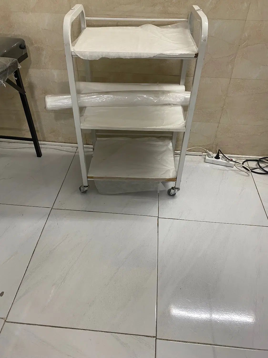 تخت ماساژ نو تا بحال استفاده نشده همراه با ترولی|آرایشی، بهداشتی، درمانی|شهریار, دهشاد بالا|دیوار