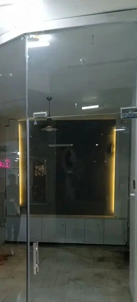 بلوار سجاد مغازه ۱۸ متری داخل پاساژ پر تردد|اجارهٔ مغازه و غرفه|مشهد, سجاد شهر|دیوار